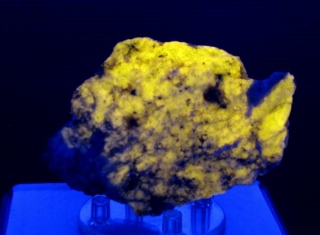 Scapolite - Ladysmith, Quebec, Canada